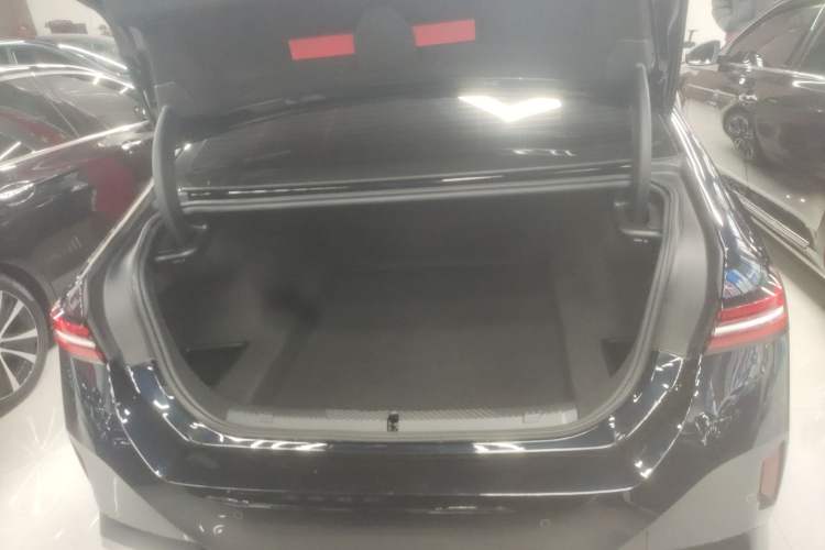 Used BMW 5 Series 2024 525Li M Sport Package Trunk