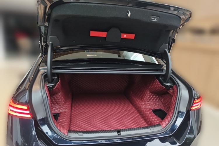 Used BMW 5 Series 2024 530Li Luxury Edition M Sport Package Trunk