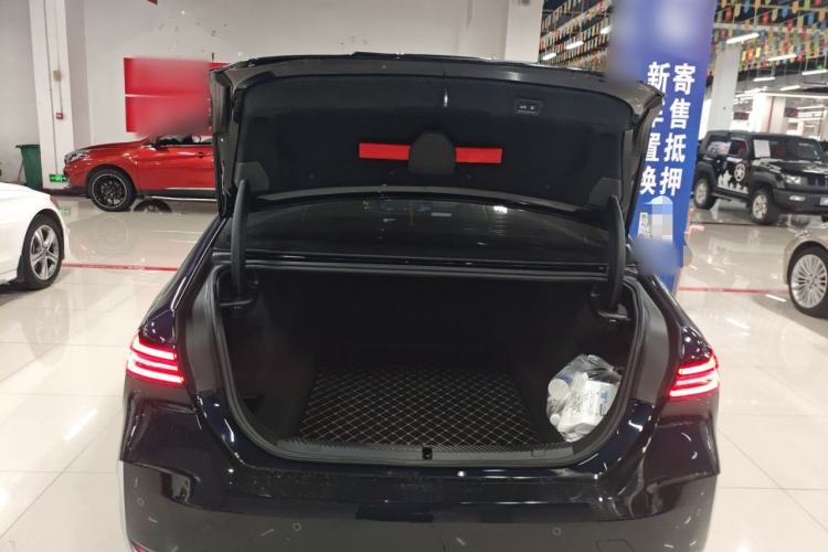 Used BMW 5 Series 2024 530Li Leading Luxury Package Trunk