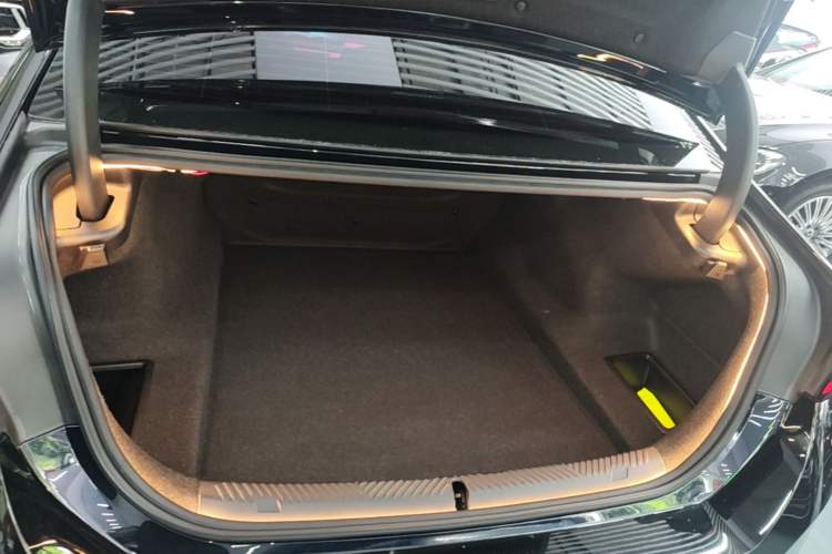 Used BMW 5 Series 2024 530Li Luxury Edition M Sport Package Trunk