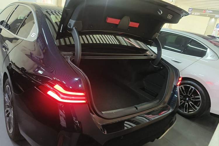 Used BMW 5 Series 2024 525Li M Sport Package Trunk