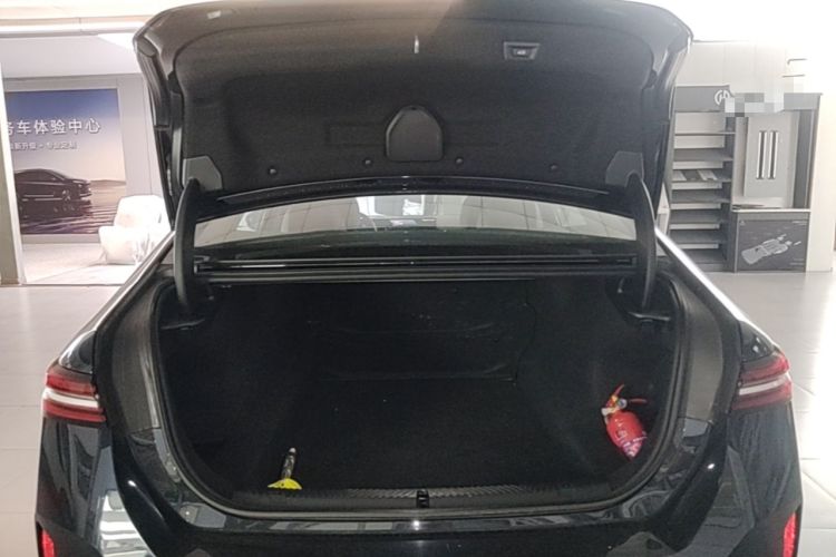Used BMW 5 Series 2024 525Li M Sport Package Trunk