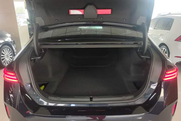 Used BMW 5 Series 2024 530Li Luxury Edition M Sport Package Trunk