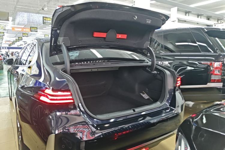 Used BMW 5 Series 2024 530Li Leading Luxury Package Trunk