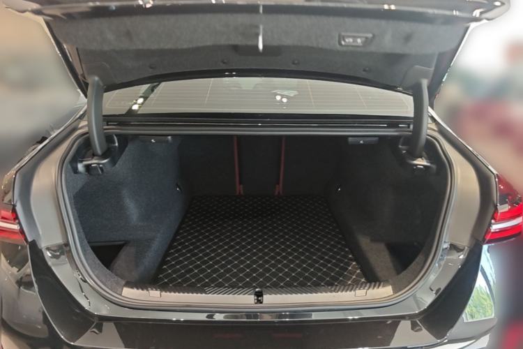 Used BMW 5 Series 2024 530Li Leading Luxury Package Trunk