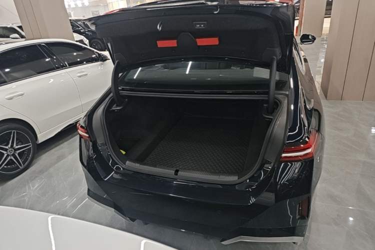 Used BMW 5 Series 2024 530Li Luxury Edition M Sport Package Trunk