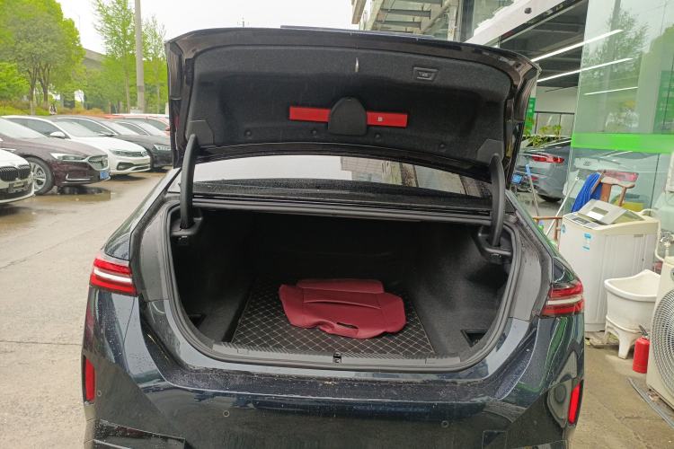Used BMW 5 Series 2024 525Li M Sport Package Trunk