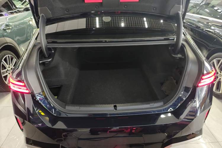 Used BMW 5 Series 2024 525Li M Sport Package Trunk