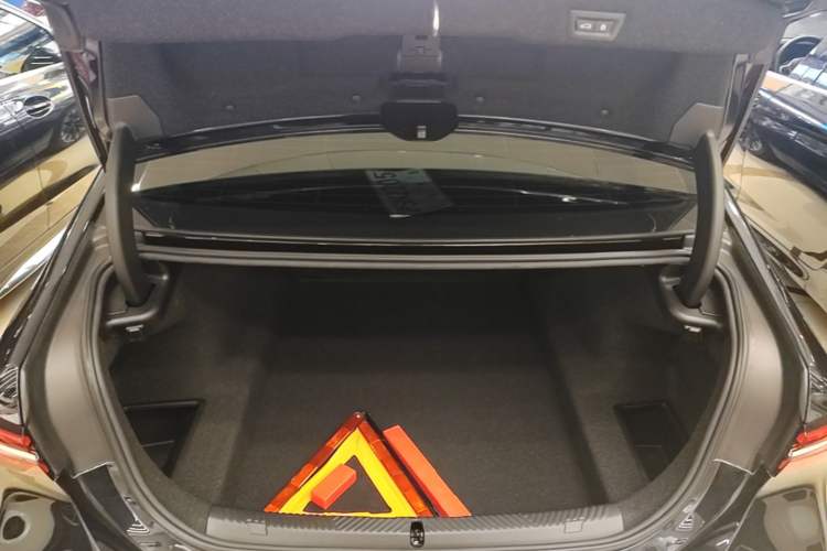 Used BMW 5 Series 2024 530Li Luxury Package Premium Edition Trunk
