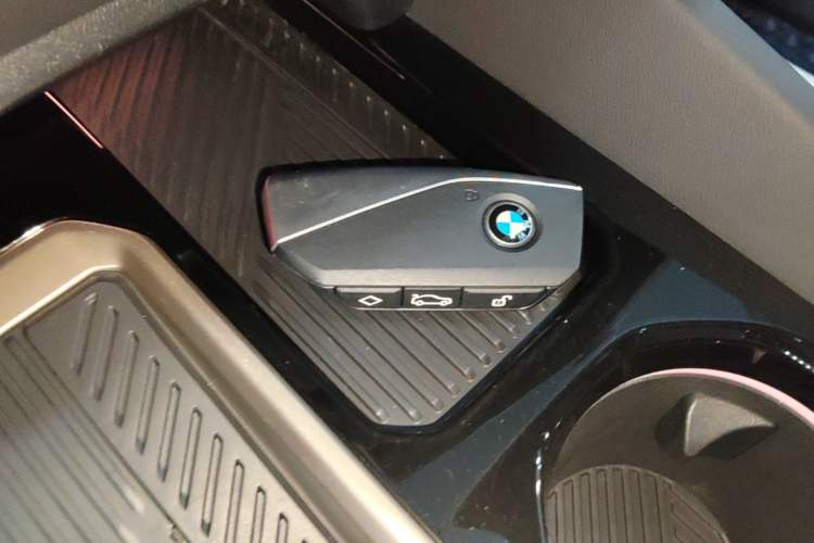 Used BMW 5 Series 2024 530Li Luxury Edition M Sport Package Vehicle Key