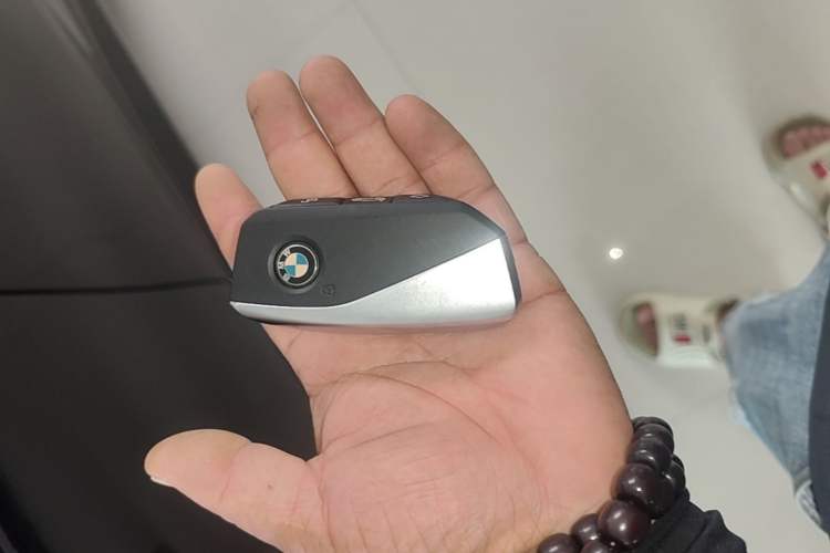 Used BMW 5 Series 2024 530Li Luxury Edition M Sport Package Vehicle Key