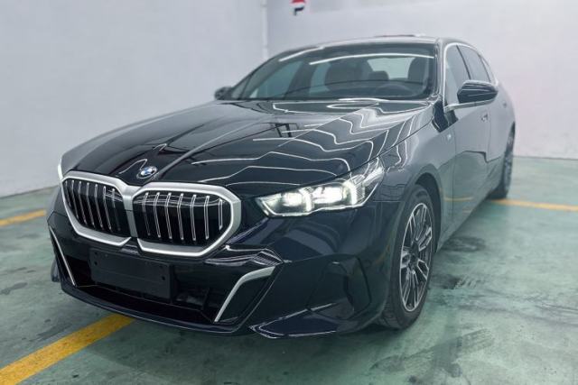Ojetý BMW 5 Series 2024 525Li M Sport Package
