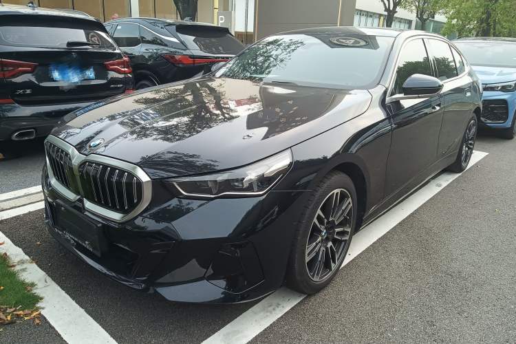 Used BMW 5 Series 2024 530Li Leading Model M Sport Package Guazi used car, China used car export, Used car for sale, Used cars, Cheapest cars for sale