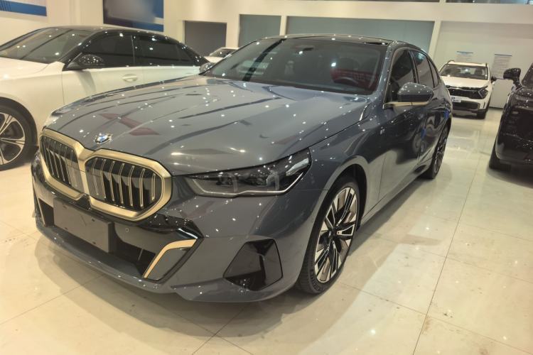 Used BMW 5 Series 2024 530Li Luxury Edition M Sport Package Guazi used car, China used car export, Used car for sale, Used cars, Cheapest cars for sale