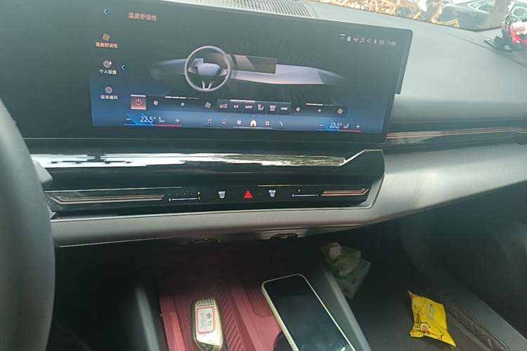 Used BMW 5 Series 2024 525Li M Sport Package Audio And AC Panel