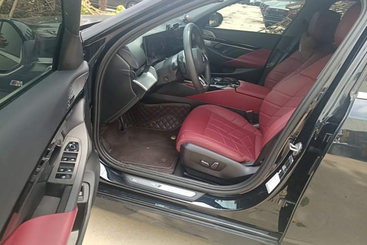 Used BMW 5 Series 2024 525Li M Sport Package Driver Seat