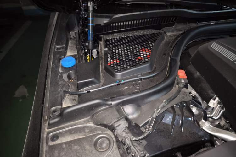 Used BMW 5 Series 2024 525i M Sport Package Engine Bay Right