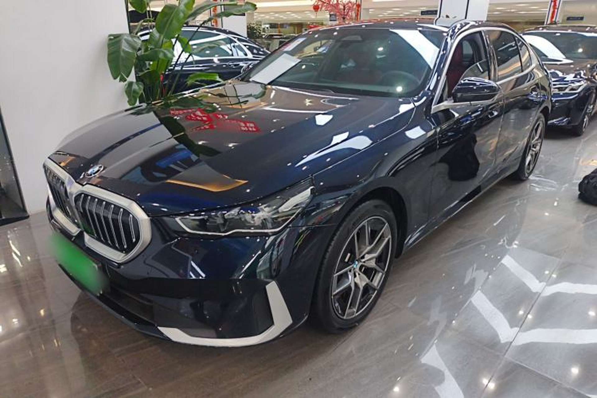 Used BMW 5 Series 2024 530Li Leading Luxury Package Front Left 45 Deg