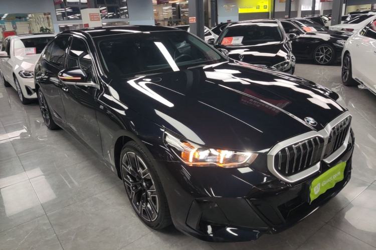 Used BMW 5 Series 2024 530Li Luxury Edition M Sport Package Front Right 45 Deg
