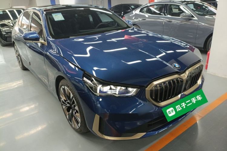 Used BMW 5 Series 2024 530Li Luxury Package Premium Edition Front Right 45 Deg