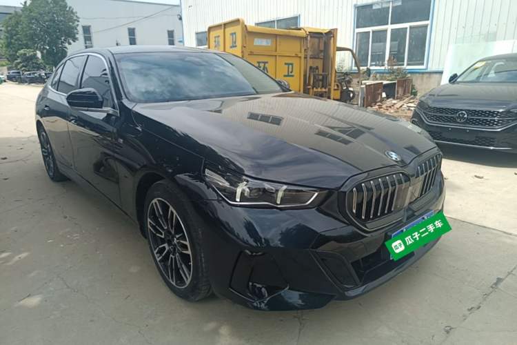 Used BMW 5 Series 2024 525Li M Sport Package Front Right 45 Deg