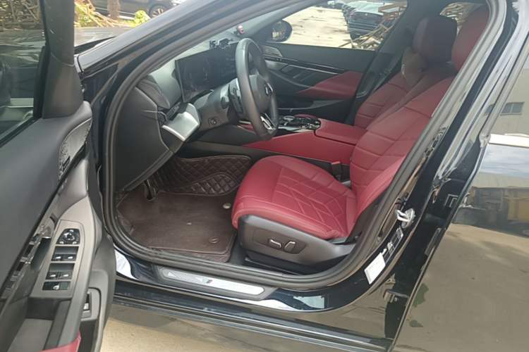 Used BMW 5 Series 2024 525Li M Sport Package Left Front Seat