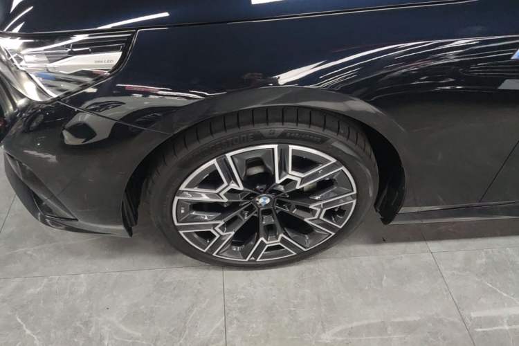 Used BMW 5 Series 2024 530Li Luxury Edition M Sport Package Left Front Wheel Hub