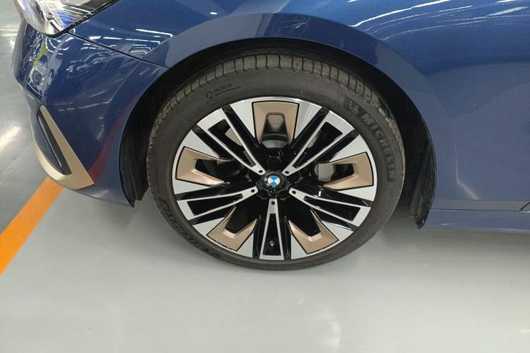 Used BMW 5 Series 2024 530Li Luxury Package Premium Edition Left Front Wheel Hub