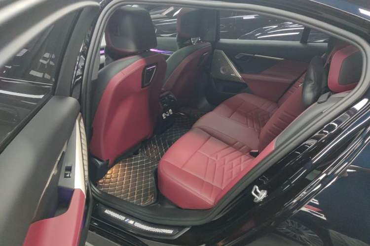 Used BMW 5 Series 2024 530Li Luxury Edition M Sport Package Left Rear Seat