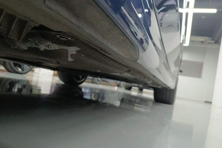 Used BMW 5 Series 2024 530Li Luxury Package Premium Edition Left Side Sill