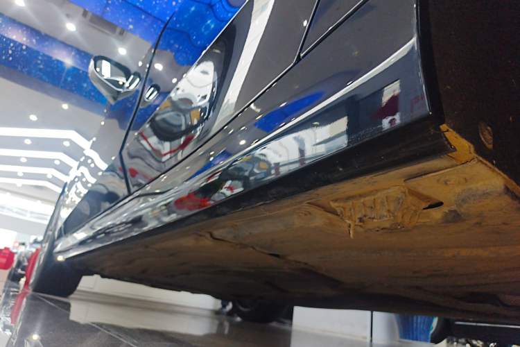 Used BMW 5 Series 2024 530Li Leading Luxury Package Left Side Sill