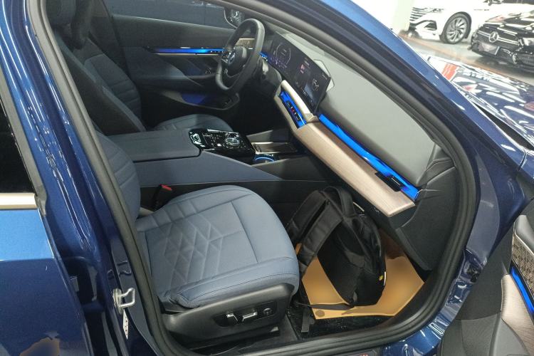 Used BMW 5 Series 2024 530Li Luxury Package Premium Edition Right Front Seat