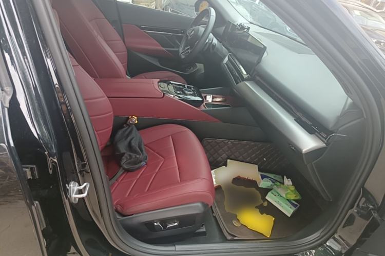 Used BMW 5 Series 2024 525Li M Sport Package Right Front Seat