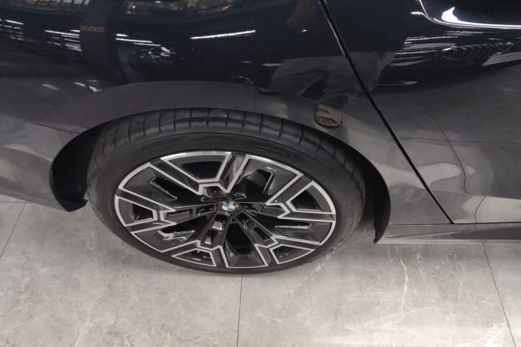 Used BMW 5 Series 2024 530Li Luxury Edition M Sport Package Right Rear Wheel Hub