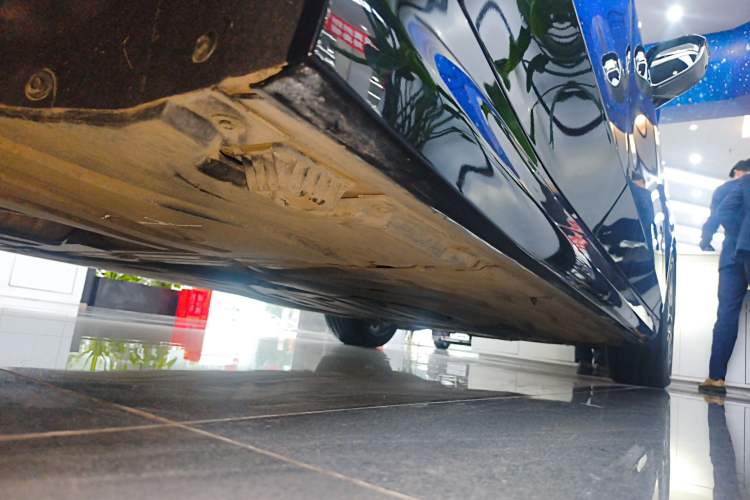 Used BMW 5 Series 2024 530Li Leading Luxury Package Right Side Sill