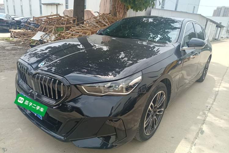 Used BMW 5 Series 2024 525Li M Sport Package Guazi used car, China used car export, Used car for sale, Used BMW cars, Cheapest cars for sale