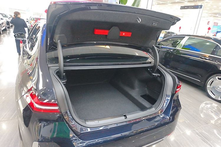 Used BMW 5 Series 2024 530Li Leading Luxury Package Trunk