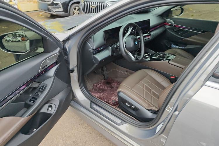 Used BMW 5 Series 2024 530Li Leading Luxury Package Driver Seat