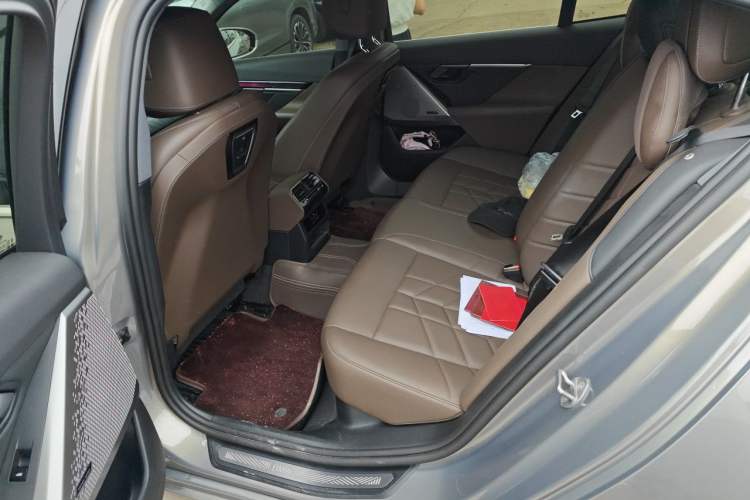 Used BMW 5 Series 2024 530Li Leading Luxury Package Left Rear Seat