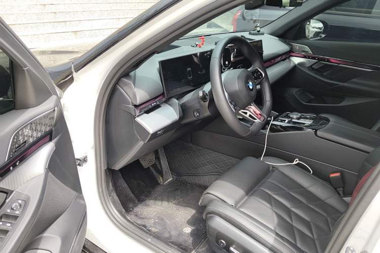 Used BMW 5 Series 2024 530i Luxury Edition M Sport Package Driver Seat