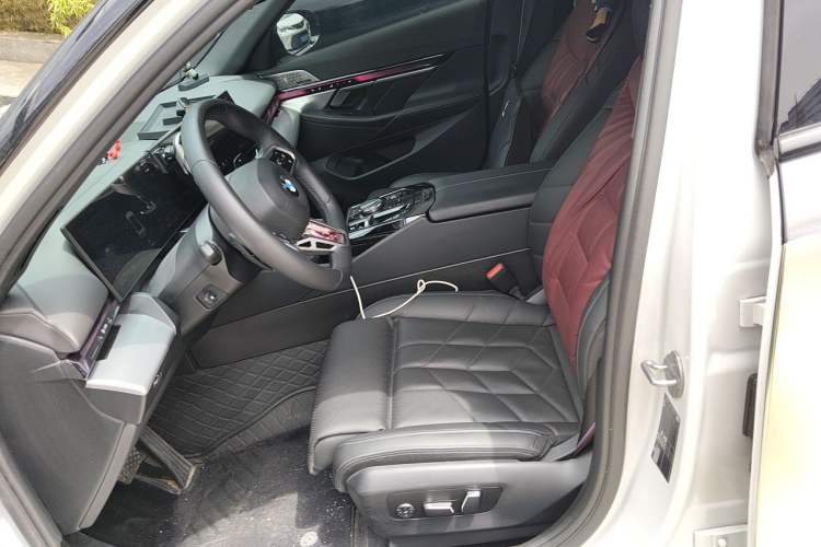 Used BMW 5 Series 2024 530i Luxury Edition M Sport Package Left Front Seat