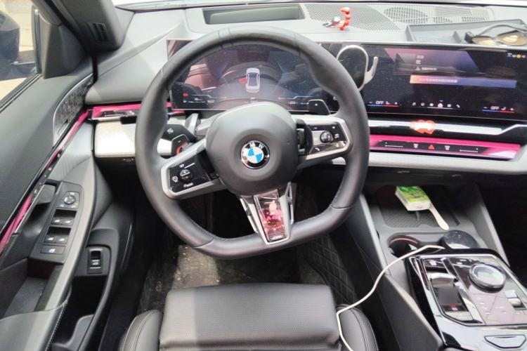Used BMW 5 Series 2024 530i Luxury Edition M Sport Package Steering Wheel