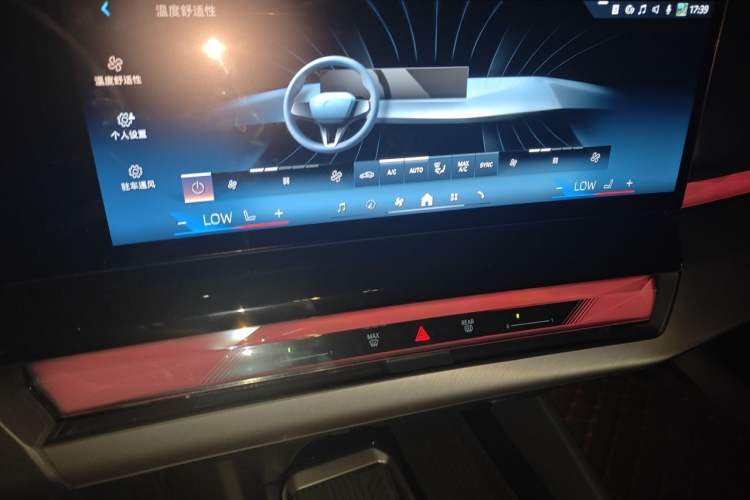 Used BMW 5 Series 2024 530Li Leading Model M Sport Package Audio And AC Panel