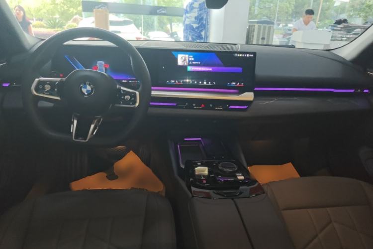 Used BMW 5 Series 2024 525Li M Sport Package Center Console