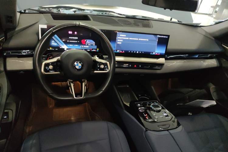 Used BMW 5 Series 2024 530Li Luxury Edition M Sport Package Center Console
