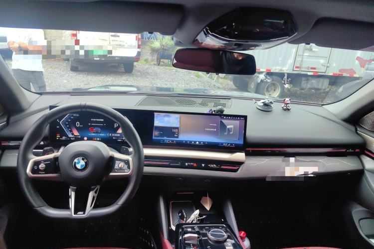 Used BMW 5 Series 2024 525Li M Sport Package Center Console