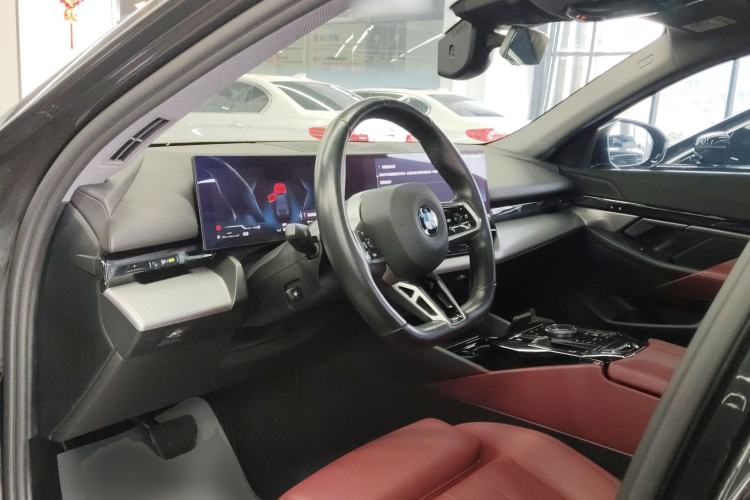 Used BMW 5 Series 2024 525i M Sport Package Center Console