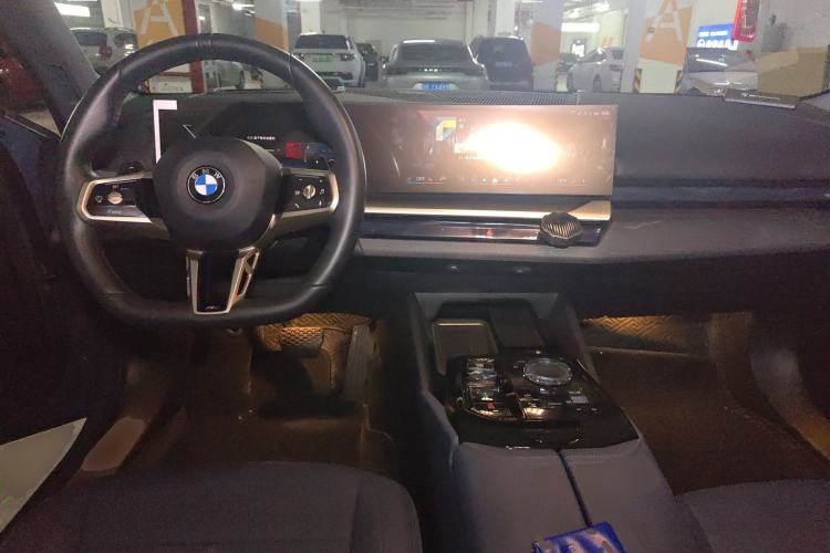 Used BMW 5 Series 2024 530Li Luxury Edition M Sport Package Center Console