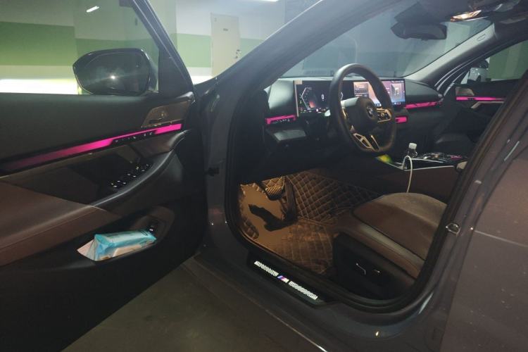 Used BMW 5 Series 2024 530Li Leading Model M Sport Package Driver Seat