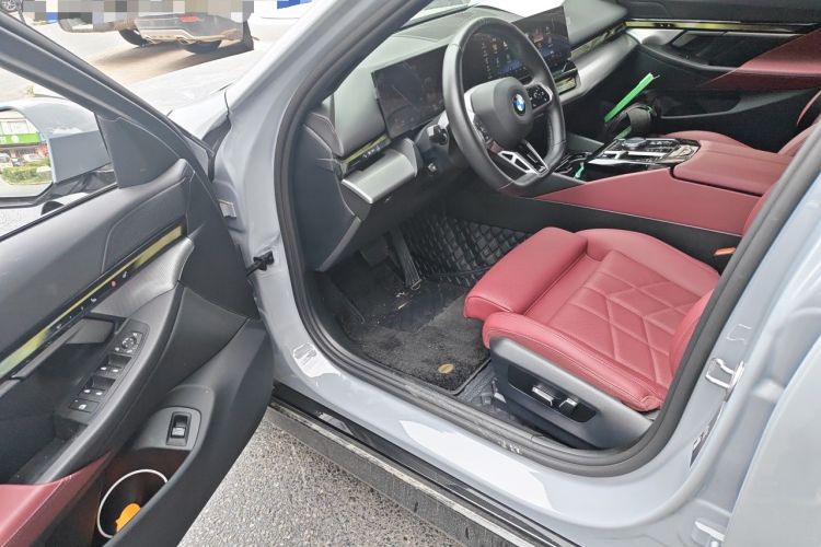 Used BMW 5 Series 2024 530i Leading Model M Sport Package Driver Seat